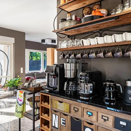 Villa Lakeside Retreat & Annex Bestensee
