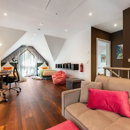Lakeside Retreat & Annex